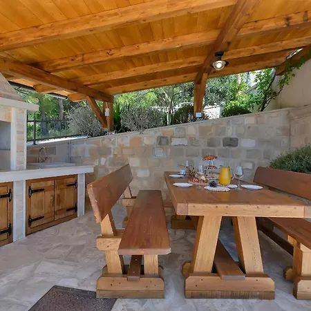 فيلة Vesna With Heated Pool *