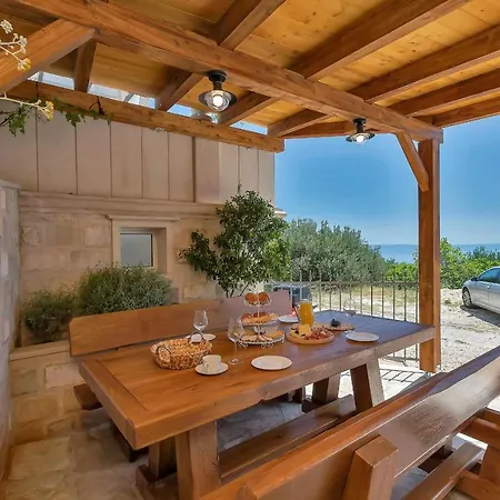 Vesna With Heated Pool ماكارسكا