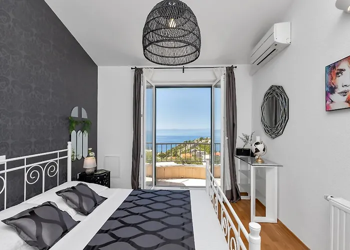 Vesna With Heated Pool * Makarska