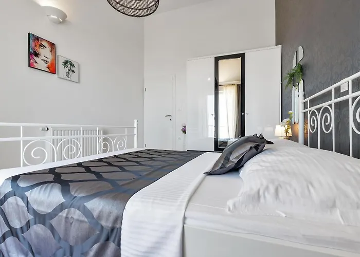 Vesna With Heated Pool Villa *