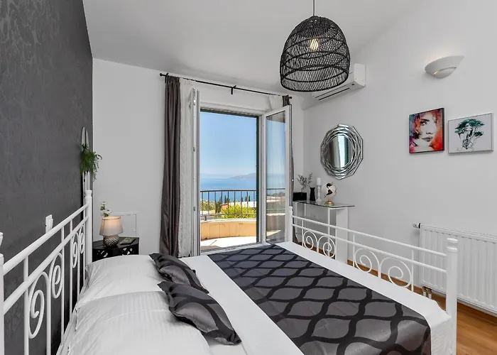 Vesna With Heated Pool Villa Makarska