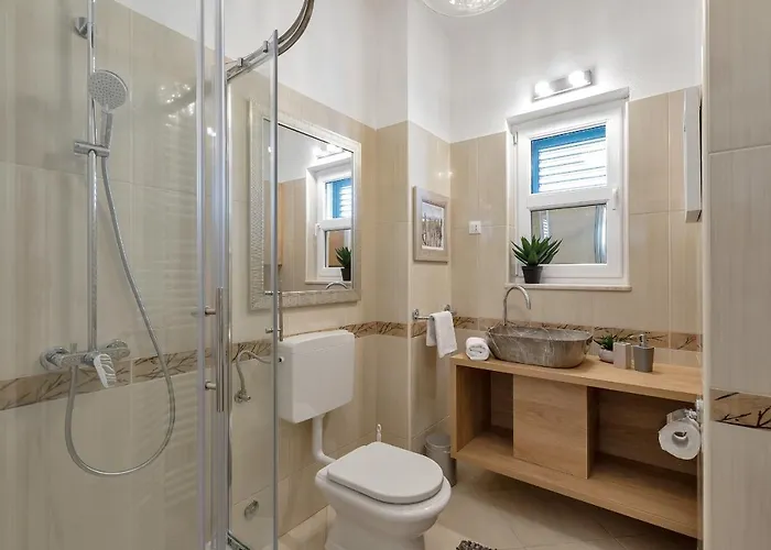 Villa Vesna With Heated Pool Makarska