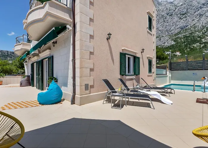 Vesna With Heated Pool * Makarska